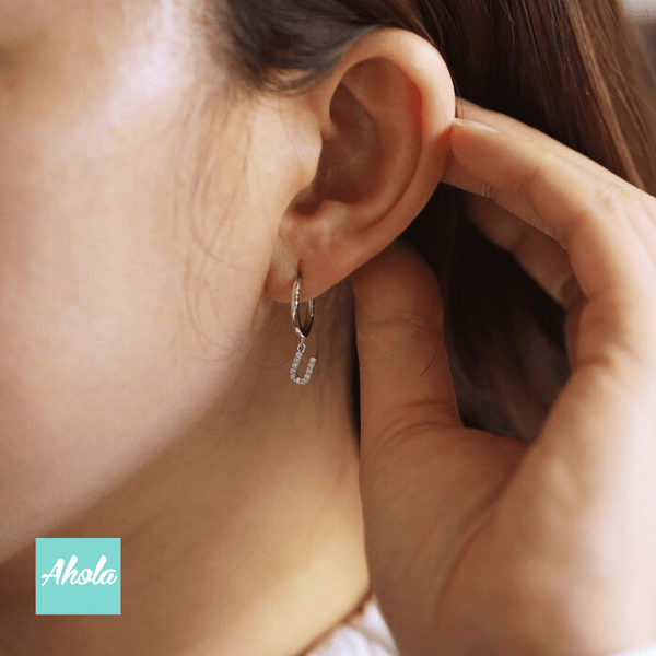 SP074 Custom Cubic Zirconia Initial Huggie Hoop Earrings 簡約鋯石字母耳圈