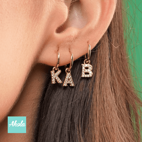 SP074 Custom Cubic Zirconia Initial Huggie Hoop Earrings 簡約鋯石字母耳圈