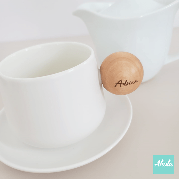 【Milta】Engraved Wooden Ball Handle Ceramic Cup with dish 刻字木球杯柄陶瓷杯連杯碟