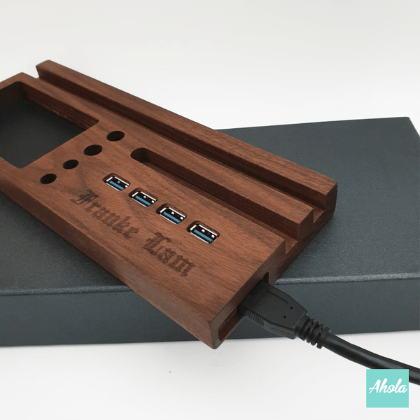 【Name】Engraved Wood USB Docking Station  實木刻字USB電腦分線器桌面架 - Ahola